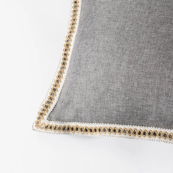 A Set Of Two-piece Retro Linen Trimmed Pillowcases